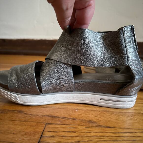 EILEEN FISHER Sport | Silver Pewter Leather Cross Strap Sandals | Size 7.5 - Picture 4 of 7